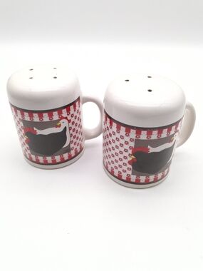 1983 Linda Morgan Farmhouse Chicken Salt & Pepper Shakers Set